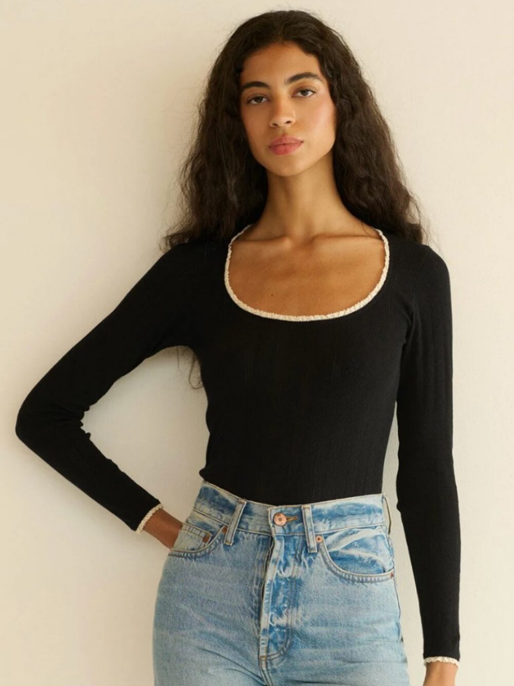 Doen ROMY TEE in black